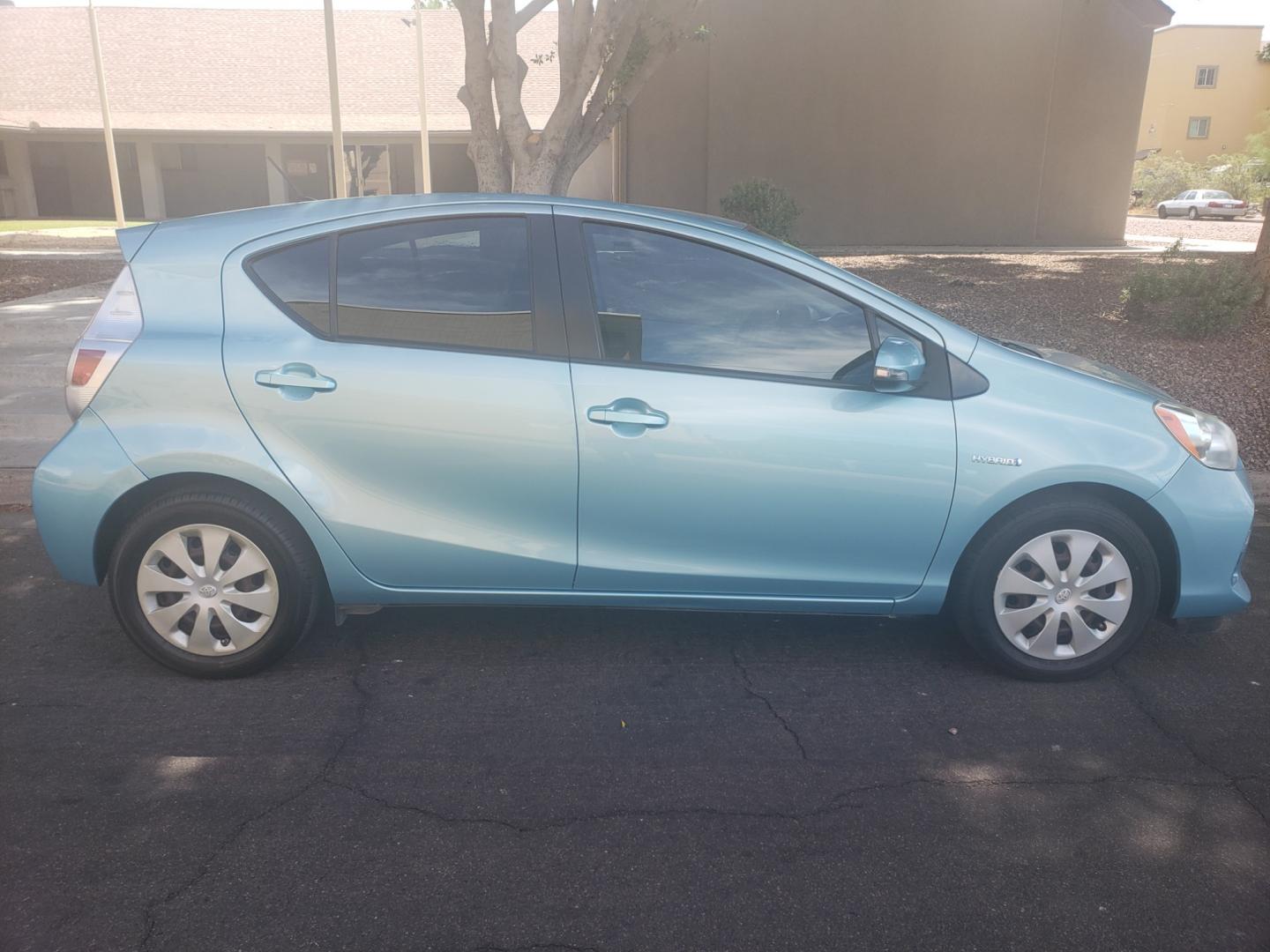 2013 Toyota Prius c C (JTDKDTB36D1) with an 1.5L L4 16V DOHC TURBO engine, Continuously Variable Transmission transmission, located at 323 E Dunlap Ave., Phoenix, AZ, 85020, (602) 331-9000, 33.567677, -112.069000 - 2013 Toyota Prius C,..... EXCELLENT condition, A Real Must See!!.... No accidents, Power everything, Ice cold ac, Stereo/CD player, bluetooth, phone sync, Clean black and gray interior with gray cloth seats in near perfect condition, power windows, power door locks, clean Arizona title, Runs and Dri - Photo#4